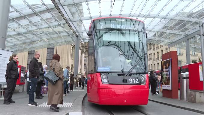 Das neue Tram von Bernmobil ist erstmals durch Bern unterwegs