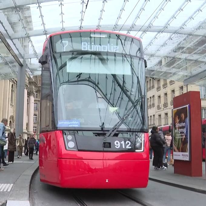 Das neue Tram von Bernmobil ist erstmals durch Bern unterwegs