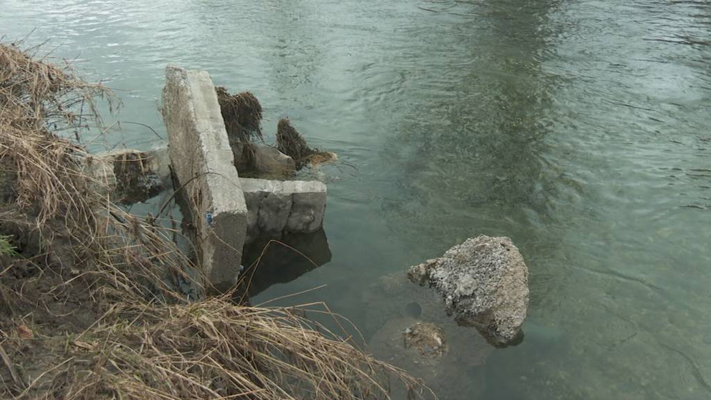 Illegal: Unbekannte entsorgen Betonelemente im Binnenkanal bei Sennwald