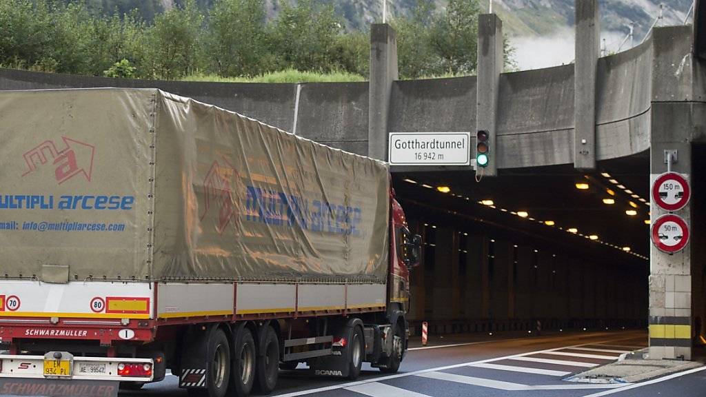 Mit einem zweiten Gotthard-Strassentunnel würde die Schweiz zur «Transithölle», warnt das Komitee der Gegner.