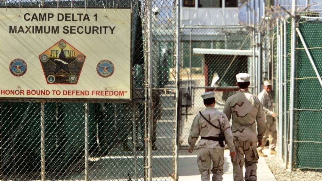 Das umstrittene Gefangenenlager auf einem US-Militärstützpunkt in Kuba.(Archiv) US-Präsident Obama möchte das Lager schliessen. Zwei der Insassen wurden nach Ghana überstellt.