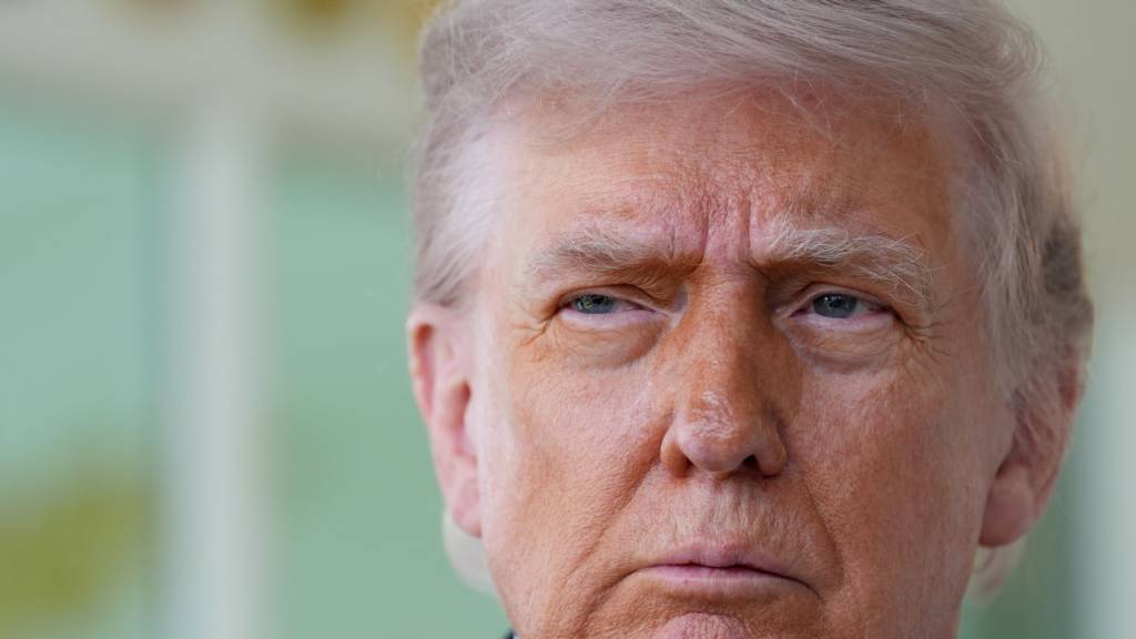 ARCHIV - US-Präsident Donald Trump spricht vor dem Oval Office des Weißen Hauses. Foto: Alex Brandon/AP/dpa