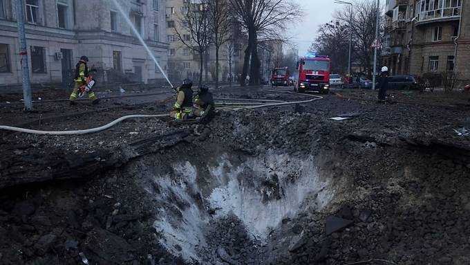 Massiver Raketenangriff fordert 13 Verletzte in Kiew