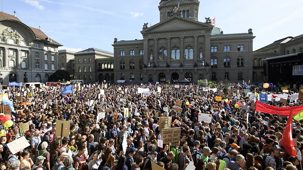 Zehntausende an der Klimaschutz-Demo von Ende September - eine von vielen Kundgebungen in Bern.