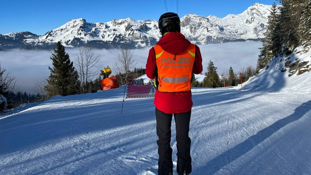 Skifahrer (67) prallt auf Chäserrugg in Markierungspfosten und stirbt