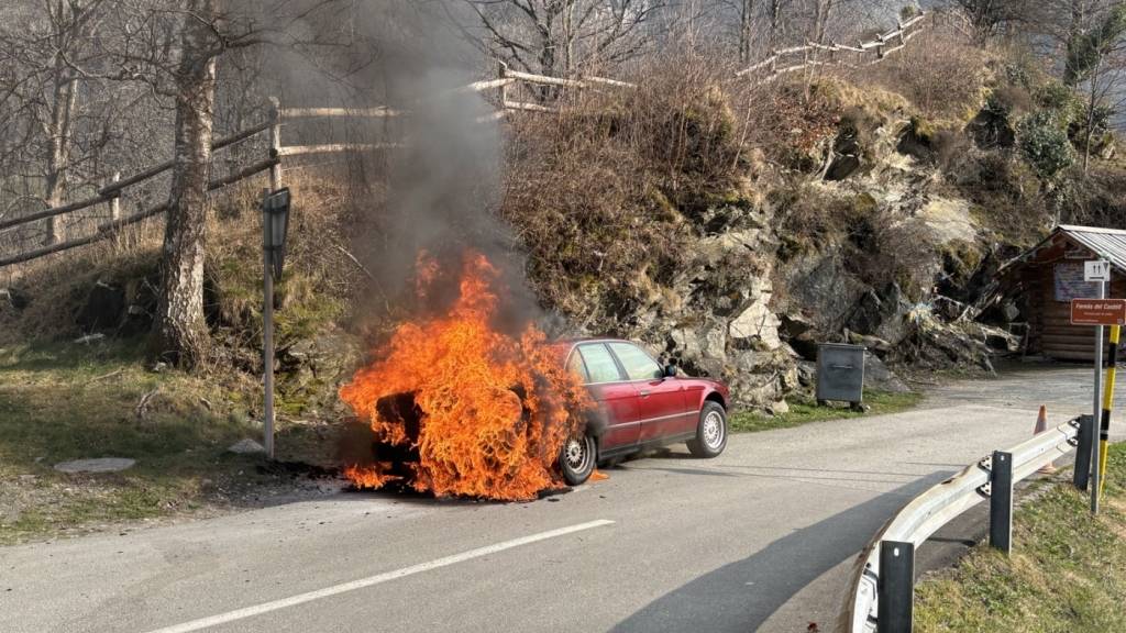 Das Auto des 71-Jährigen wurde vom Brand vollständig zerstört.
