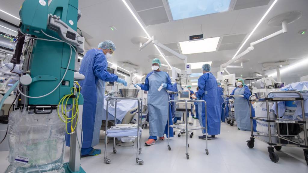 Am Universitätsspital Genf (HUG) haben Ärztinnen und Ärzte erstmals ausserhalb der USA eine partielle Herztransplantation durchgeführt. (Symbolbild)