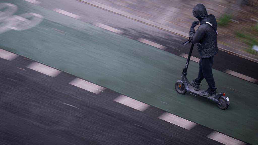 Betrunkener E-Trottifahrer flüchtet in Arbon vor der Polizei