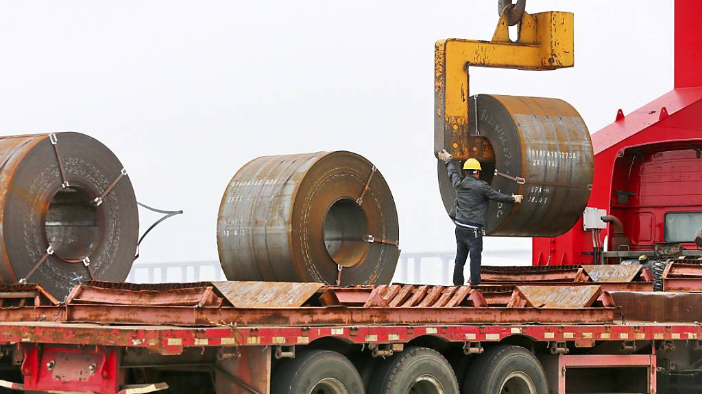 Die Erholung in Chinas verarbeitender Industrie hat einem wichtigen Konjunkturindikator zufolge im April etwas an Schwung verloren. Wie das Statistikamt in Peking am Dienstag mitteilte, sank der Einkaufsmanagerindex (PMI) im April von 50,8 auf 50,4 Punkte. (Symbolbild)