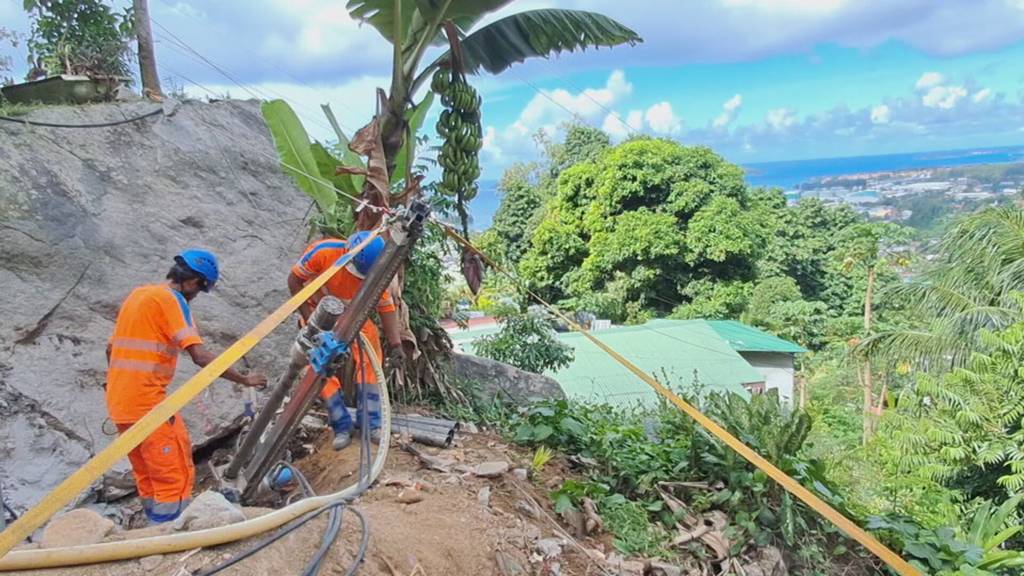 Spezieller Auftrag für Gasser Felstechnik auf Seychellen