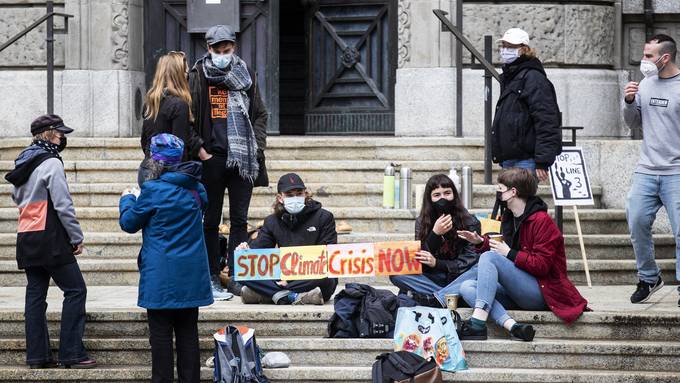 Zürcher Gericht verurteilt Klima-Aktivisten wegen Banken-Blockade
