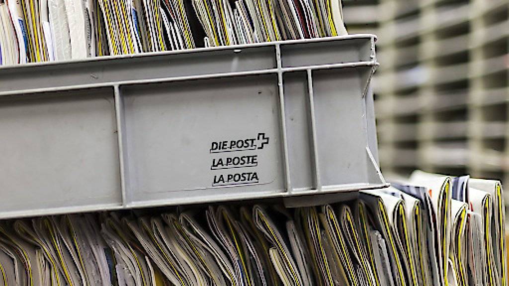 Die Post will Briefsendungen, deren Adresse nicht vollständig von den Sortiersystemen gelesen werden können, in Zukunft doch nicht in Vietnam verarbeiten lassen. (Symbolbild)