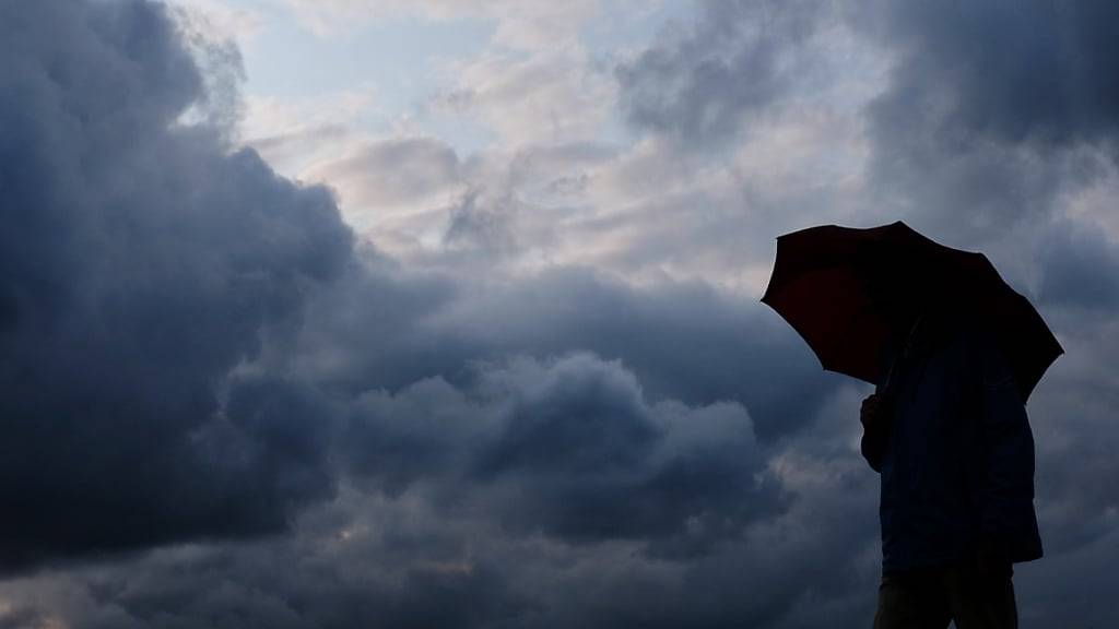 Gerade anfangs Sommer war der Regenschirm ein täglicher Begleiter in der Schweiz. (Symbolbild)