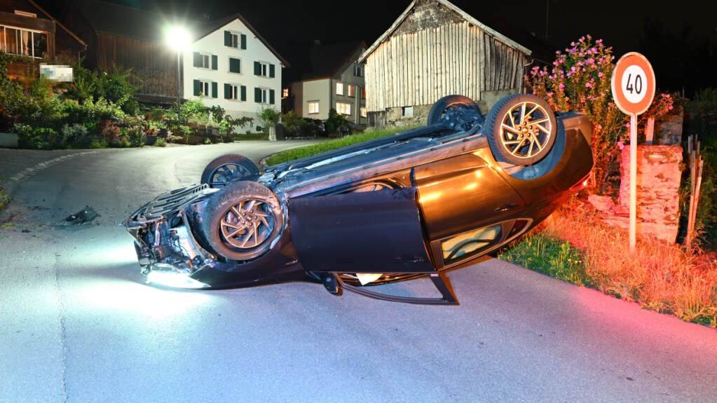 Der angetrunkene 34-Jährige landete mit seinem Auto in Malans auf dem Dach.