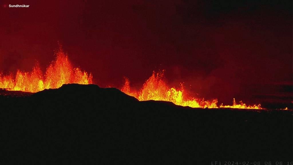 In Island sprudelt erneut Lava in die Höhe