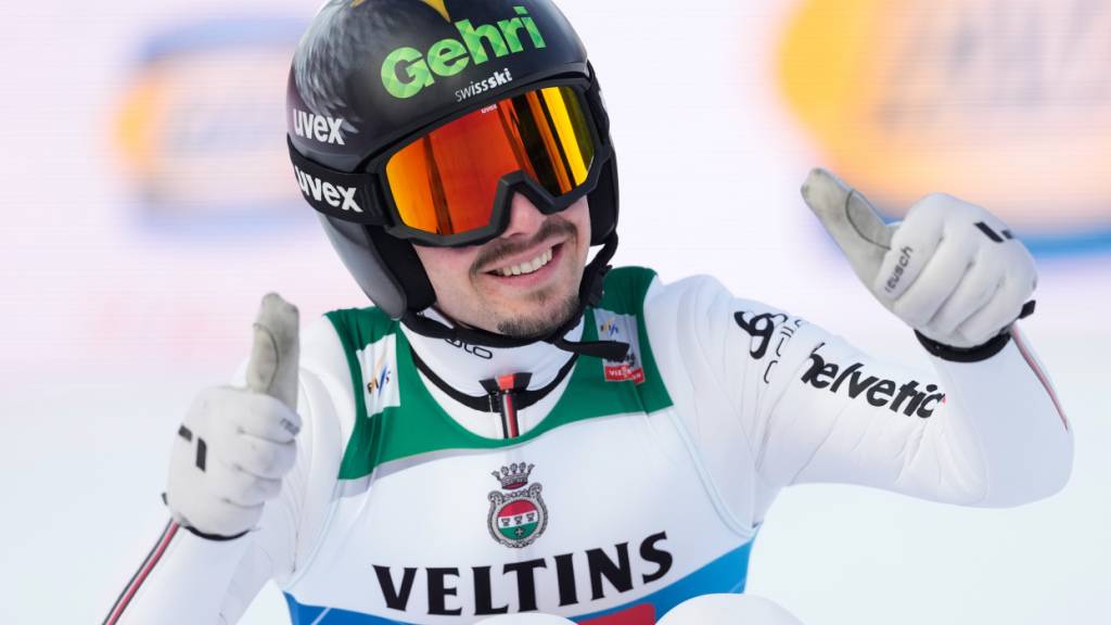 Daumen hoch: Sandro Hauswirth freut sich über die Leistung am Neujahrsspringen