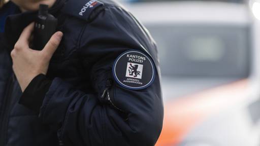 Von Auto überrollt: Frau verletzt sich in Speicherschwendi AR