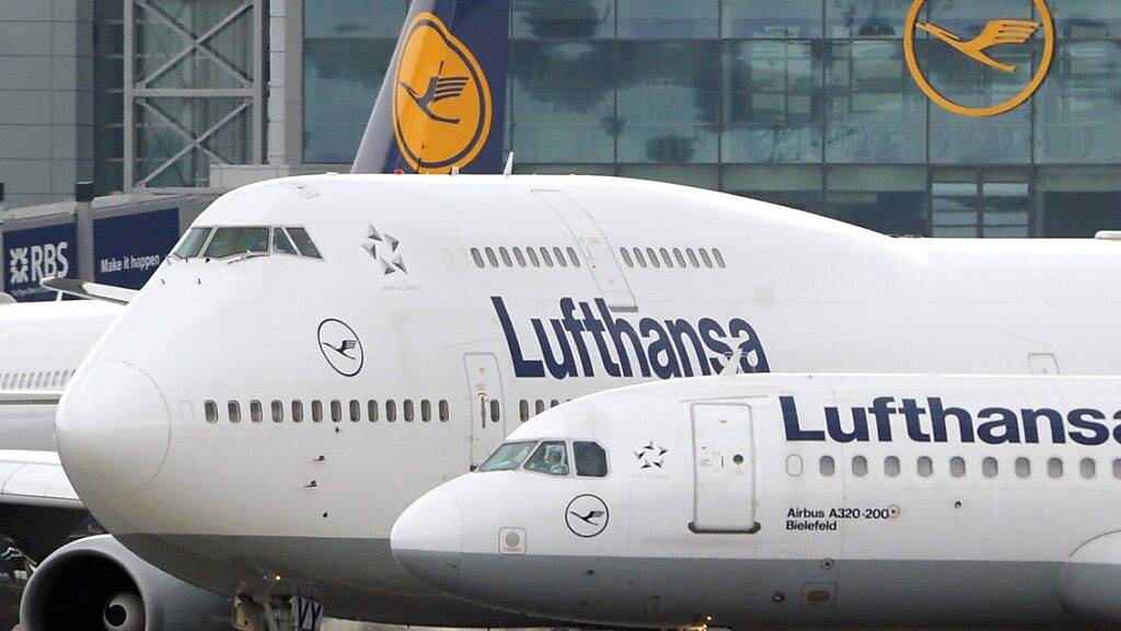 Die deutsche Fluggesellschaft Lufthansa blickt trotz Corona-Pandemie zuversichtlich in die Zukunft. Sie kauft jeweils fünf neue Flugzeuge von Airbus und Boeing. (Archivbild)