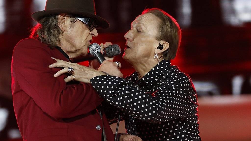 Sangen auf der Berliner Volksbühne: Udo Lindenberg (links) und Marius Müller-Westernhagen. (Archivbild)