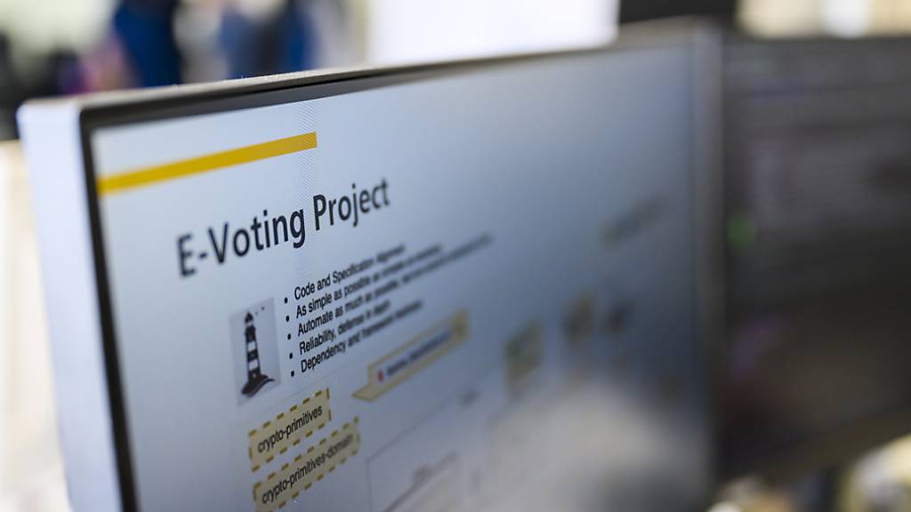 Der Bundesrat bewilligt E-Voting-Testbetrieb in Graubünden.
