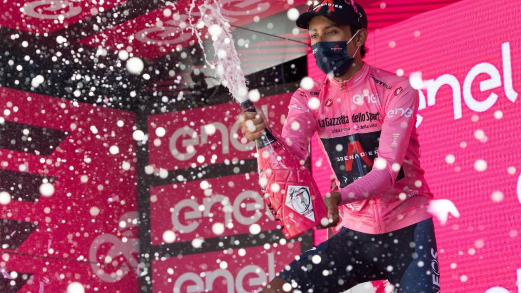 Egan Bernal feiert. Der Kolumbianer gewann zum ersten Mal den Giro d'Italia