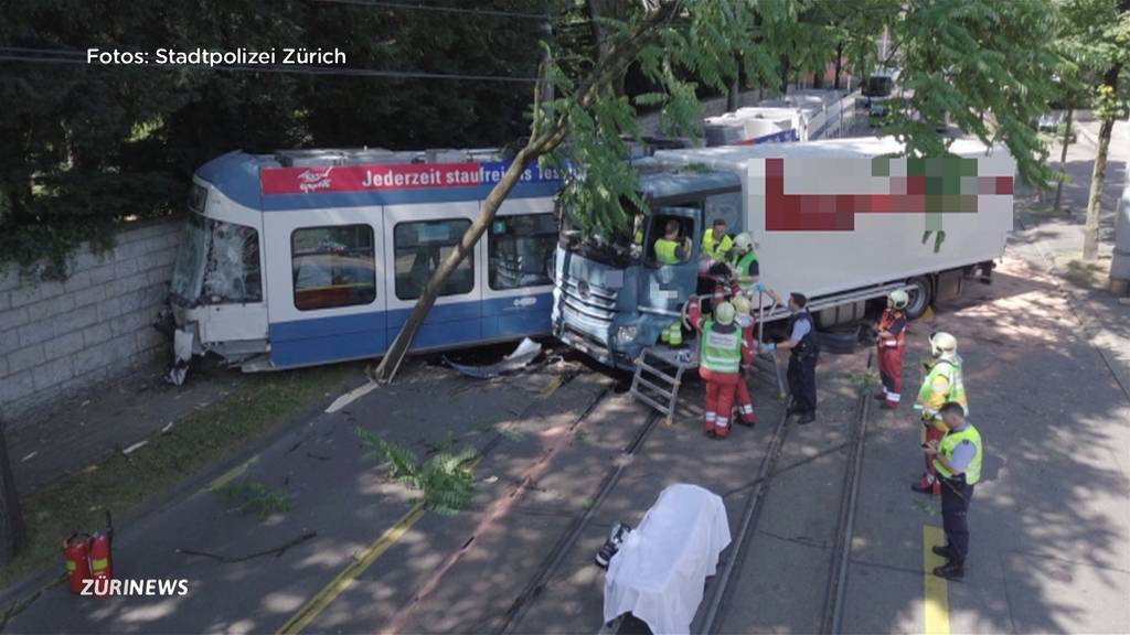 7 Verletzte nach LKW-Kollision mit Tram in Albisrieden