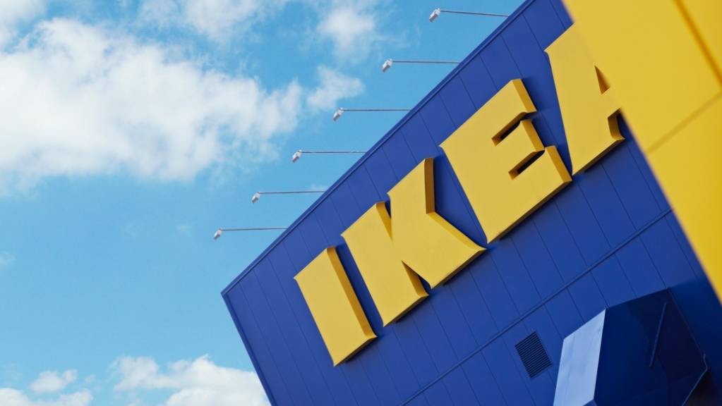 Nach Vorwürfen zu Falschdeklaration von Holz greift Möbelhändler Ikea in seiner Lieferkette durch und trennt sich von einem Lieferanten. (Archiv)