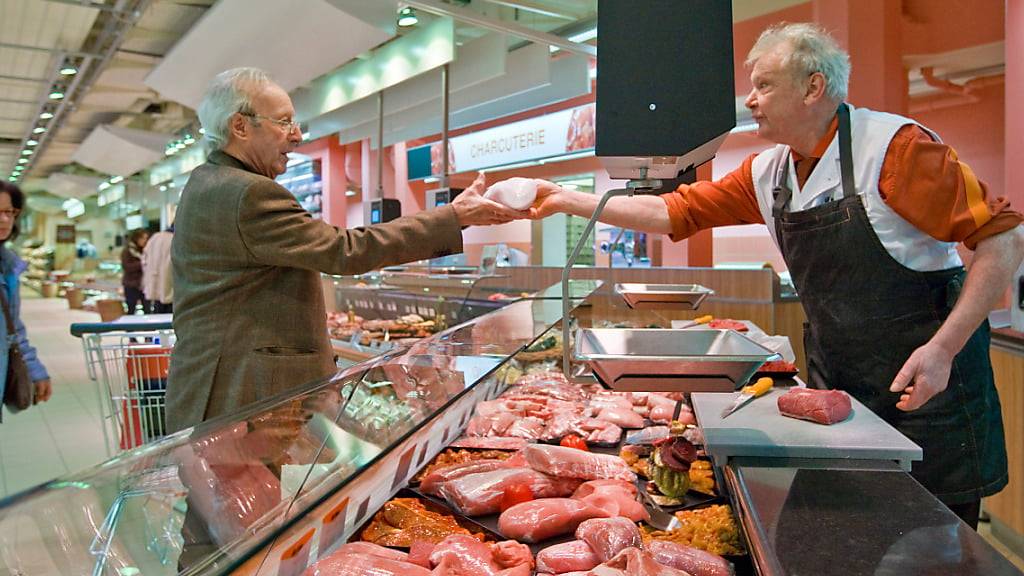 Laut Migros sparen Schweizerinnen und Schweizer auch beim Schweinefleisch. (Archivbild)