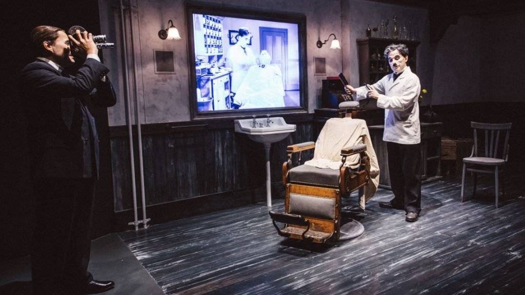 Das Filmdekor der Barbier-Szene aus Chaplins «Der Grosse Diktator».