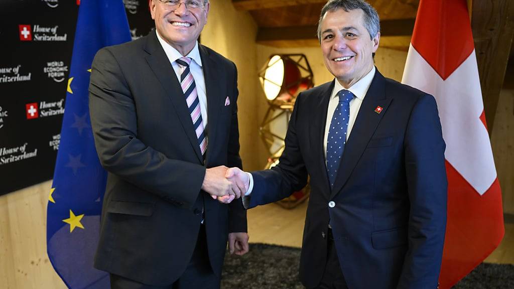 EU-Vizekommissionspräsident Maroš Šefčovič (links) und Bundesrat Ignazio Cassis im Januar bei einem Treffen am Rande des WEF in Davos. (Archivbild)