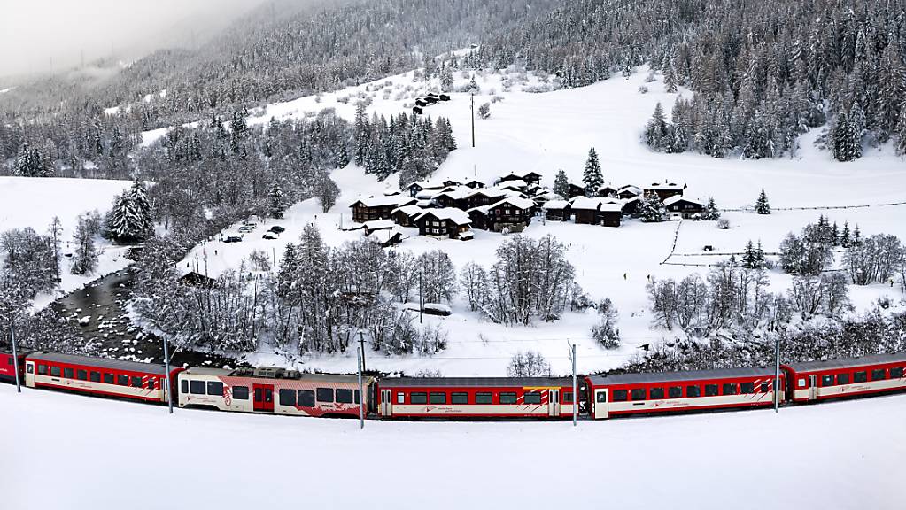 Die Matterhorn Gotthard Bahn (MGB) macht mit der angekündigten Modernisierung der Flotte vorwärts. Sie bestellt beim Ostschweizer Bahnbauer Stadler Rail neue Züge. (Archiv)