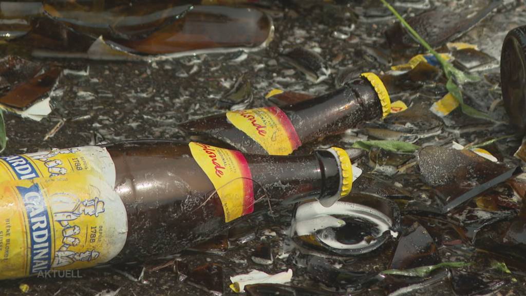«Hopfen und Malz verloren»: In einem Kreisel in Rothrist kippt ein LKW voller Bierflaschen