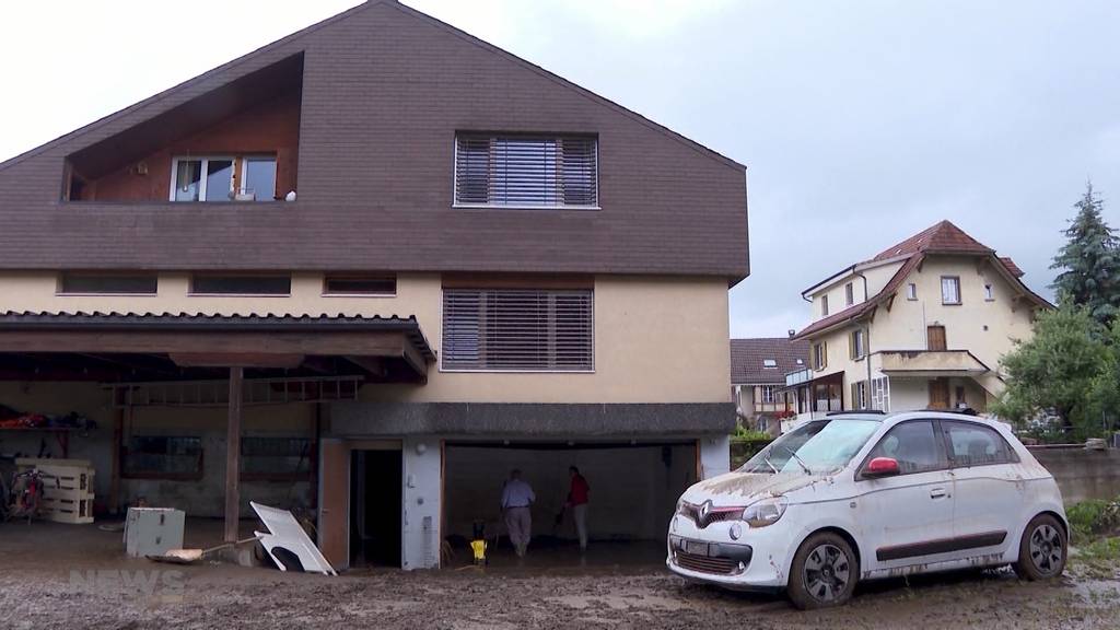 Aufräumarbeiten in der Gemeinde Rüegsau: Keller und Tiefgaragen stehen unter Wasser