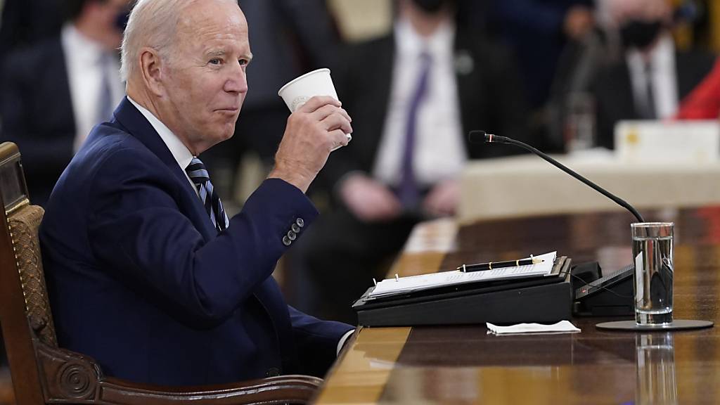 Ursprünglich hatte Joe Biden Investitionen für Soziales und Klima im Umfang von 3,5 Billionen Dollar angepeilt - nach Widerstand strich er das Paket auf 1,75 Billionen US-Dollar zusammen. Foto: Susan Walsh/AP/dpa
