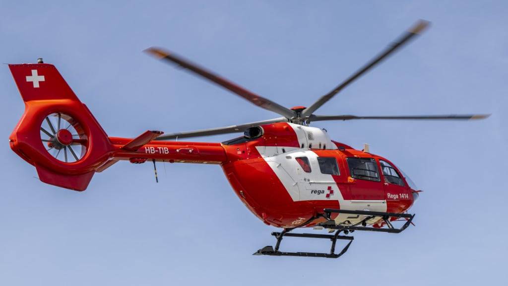 Der schwer verletzte Mann in Menznau LU musste mit der Rega ins Spital geflogen werden. (Symbolbild)