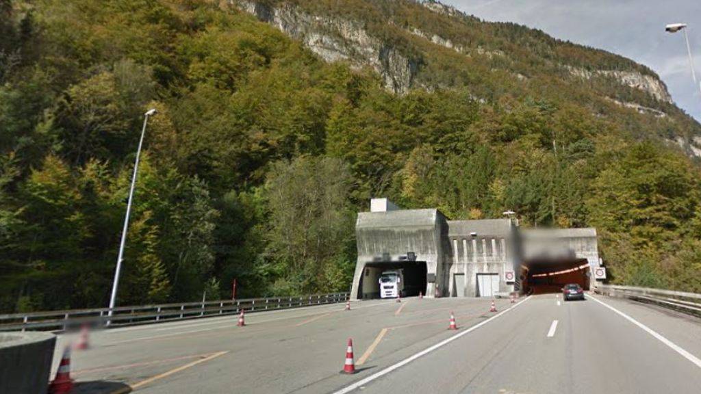 In diesem Bereich vor dem Seelisbergtunnel wendete ein Lastwagenfahrer auf der Autobahn A2.