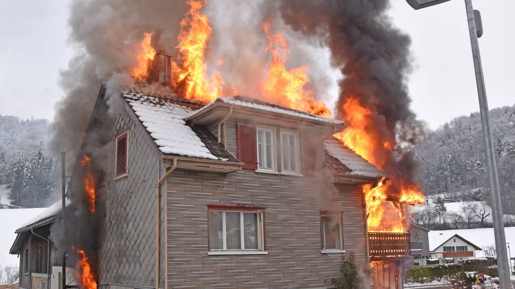 Brand in Wohnhaus in Itaslen – Haus komplett zerstört
