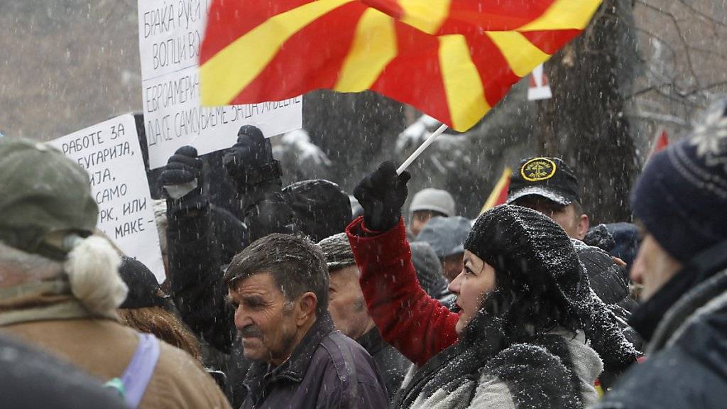 Die Gegner des Namenswechsels für ihr Land haben sich nicht durchgesetzt. Das Parlament hiess den neuen Landesnamen Nord-Mazedonien mit der nötigen Zweidrittelsmehrheit gut.