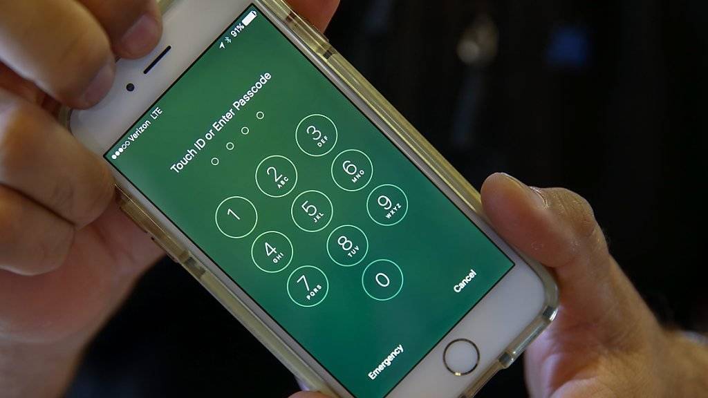 Apple bittet im Streit um das Entsperren eines iPhones um eine Einstellung des Verfahrens. (Symbolbild)
