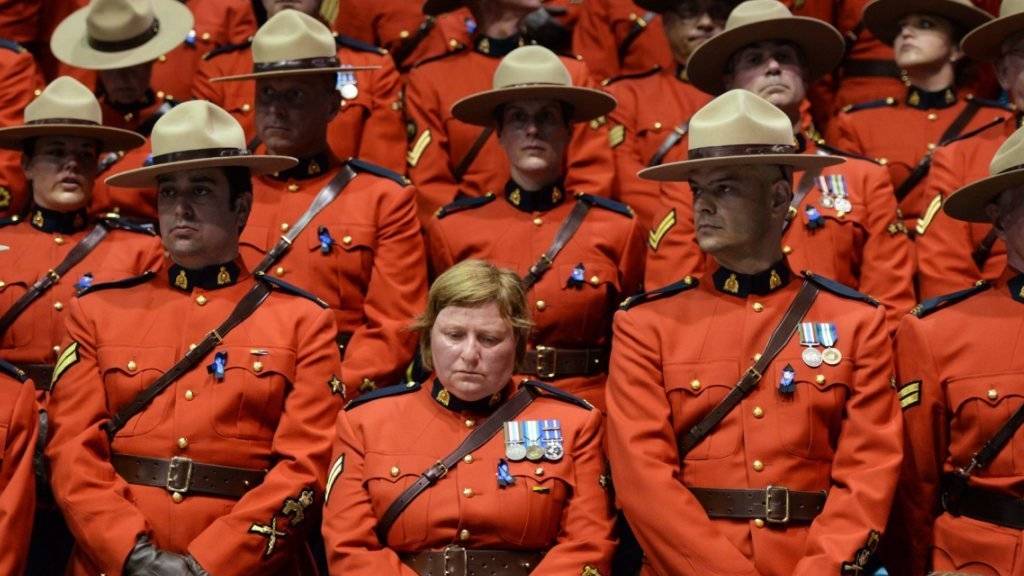 Frauen in der Royal Canadian Mounted Police dürfen seit Januar ein Kopftuch bei der Arbeit tragen. (Archivbild)