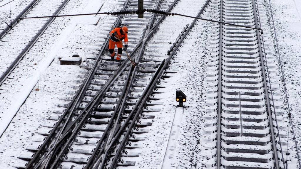 Das schneereiche Wochenende machte nicht allen Freude: Die Einschränkungen im Bahnverkehr dauerten im Waadtländer Chablais auch noch am Montag an. (Symbolbild)