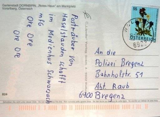 Der «Postkartenräuber» hat Sinn für Humor. Mit diesen Postkarten provoziert er die Polizei. Landeskriminalamt Vorarlberg (LVA)