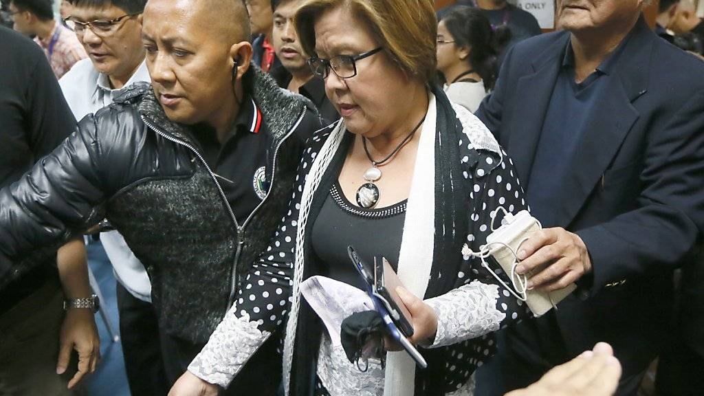Nach heftiger Kritik am Staatschef verhaftet: Der philippinischen Senatorin Leila de Lima wird Drogenhandel vorgeworfen.