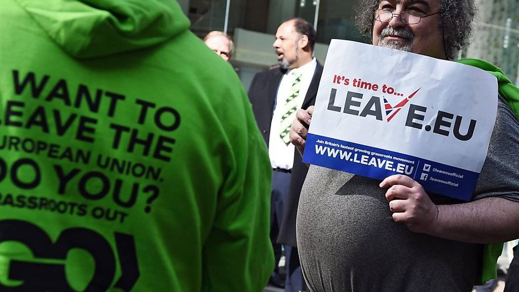 «Brexit»-Befürworter in Grossbritannien haben derzeit laut einer Umfrage die Nase vorn.