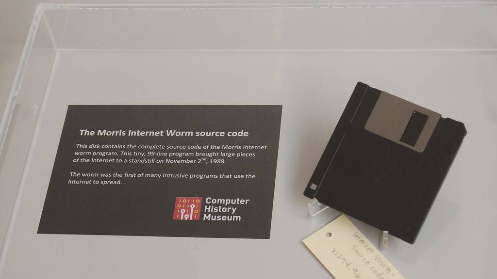 Eine Diskette mit dem Code ist im Computer History Museum in Kalifornien ausgestellt.