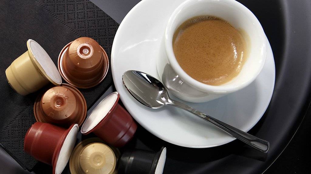Bewegter Markt: Während Jacobs eine Nespresso-Maschinen-kompatible Kaffeekapsel lanciert, hat fast gleichzeitig die Ethical Coffee Company (ECC) entschieden, aus diesem Markt auszusteigen. (Archivbild ECC-Kapsel)
