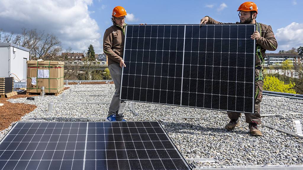 Die zuständige Grossratskommission hat dem Kantonsparlament einen Gegenvorschlag zur Solar-Initiative vorgelegt. (Bild)