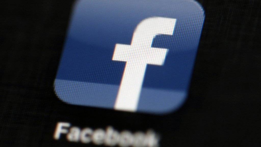Facebook-App auf einem iPad: In Deutschland scheitert ein Datenschutzbeauftragter erneut in einem Streit um die Pseudonym-Nutzung auf Facebook. (Symbolbild)