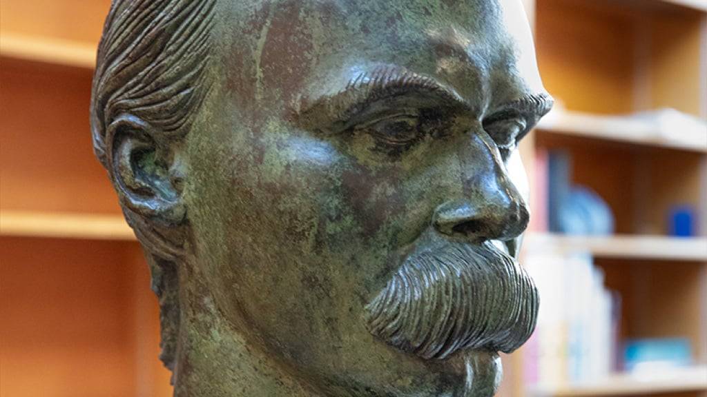 Nietzsche-Büste von Alexander Zschokke in der Universitätsbibliothek Basel.