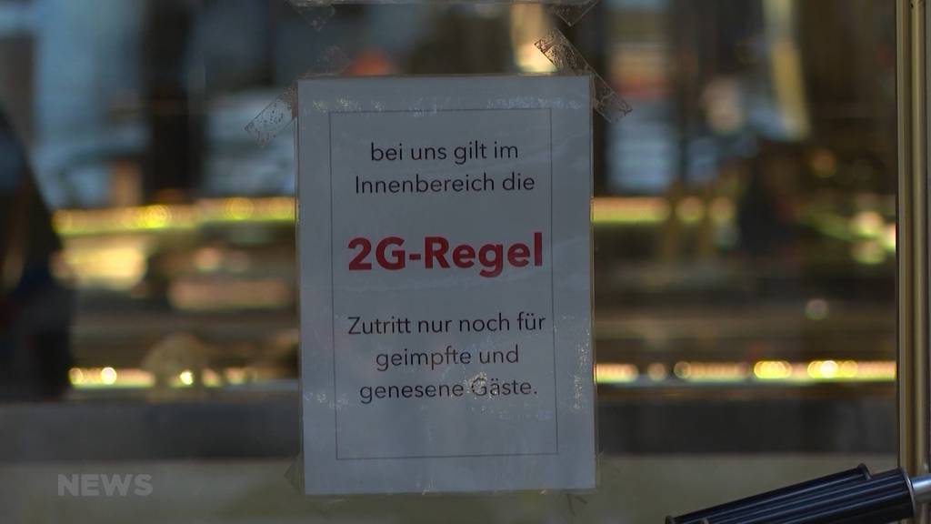 Die Masken fallen: Ein Stück Normalität in Berner Lokalen dank 2G